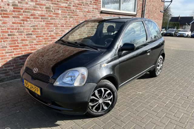 Toyota Yaris (2002) thumbnail 1