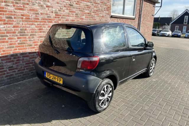 Toyota Yaris (2002) thumbnail 5