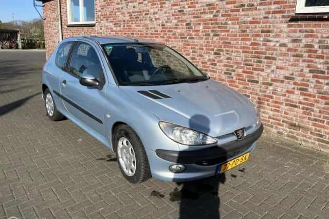 Peugeot 206 (2004) thumbnail 5