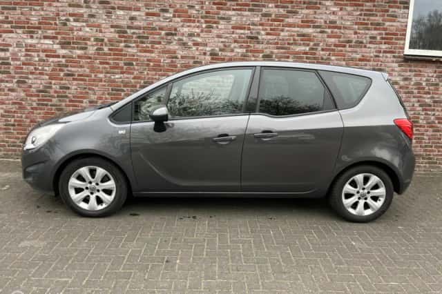 Opel Meriva (2011) thumbnail 2