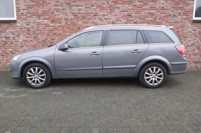 Opel Astra (2005) thumbnail 2