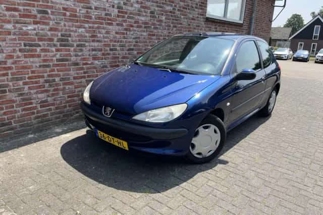 Peugeot 206 (2000) thumbnail 1