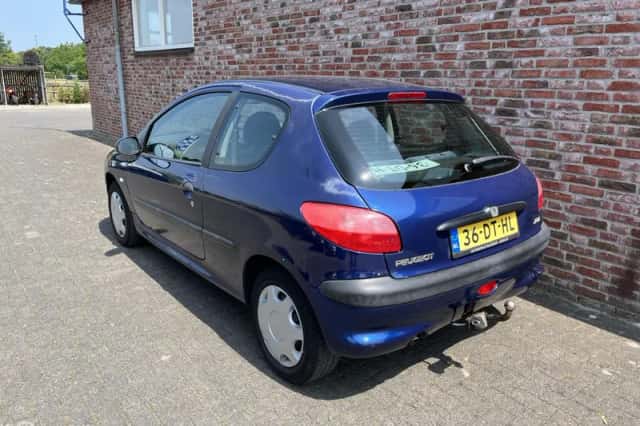 Peugeot 206 (2000) thumbnail 3