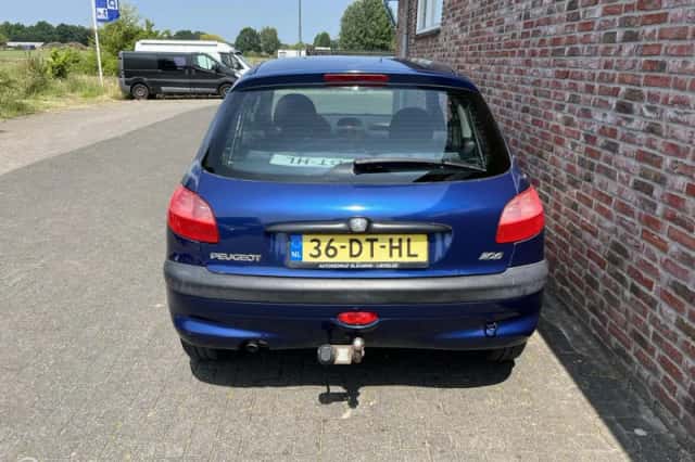 Peugeot 206 (2000) thumbnail 4