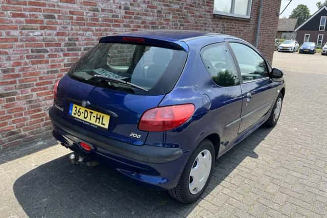 Peugeot 206 (2000) thumbnail 5