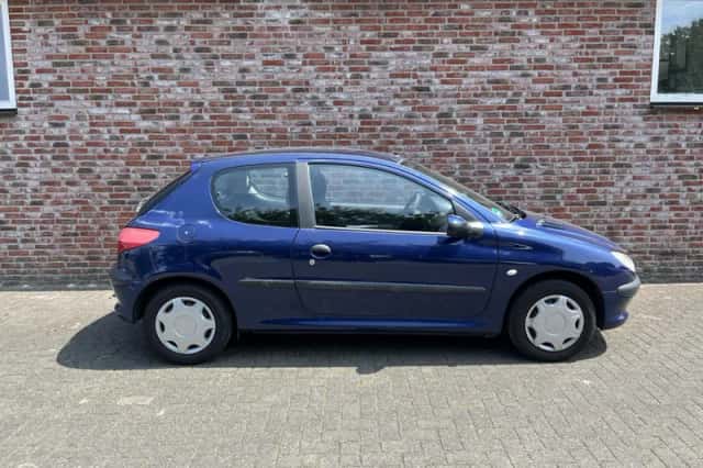 Peugeot 206 (2000) thumbnail 6