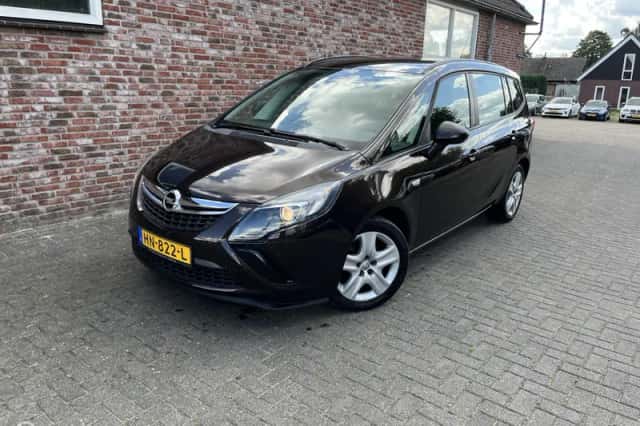 Opel Zafira (2012) thumbnail 1