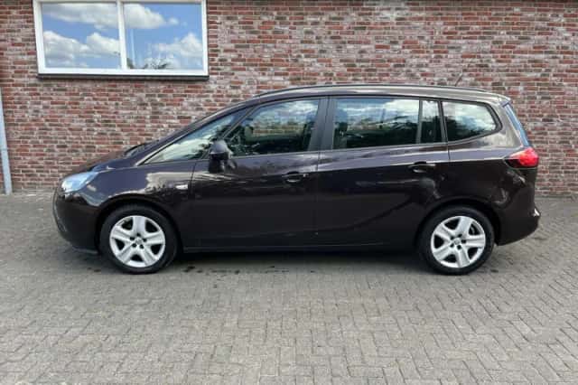 Opel Zafira (2012) thumbnail 2