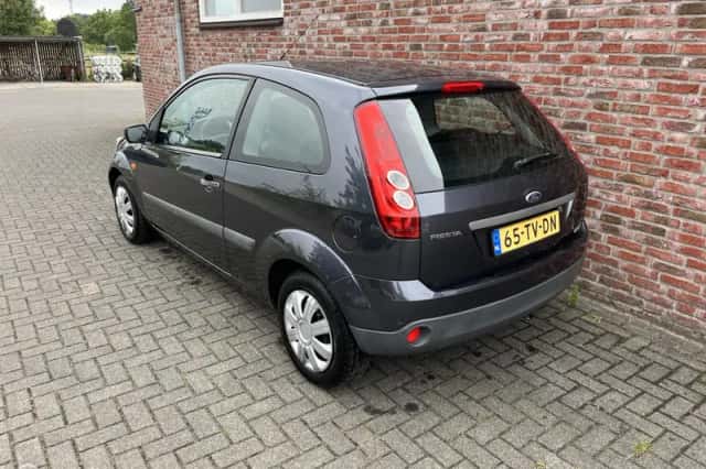 Ford Fiesta (2007) thumbnail 3