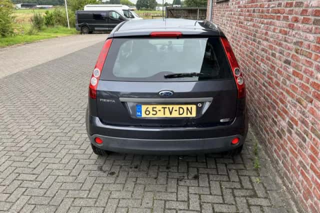 Ford Fiesta (2007) thumbnail 4
