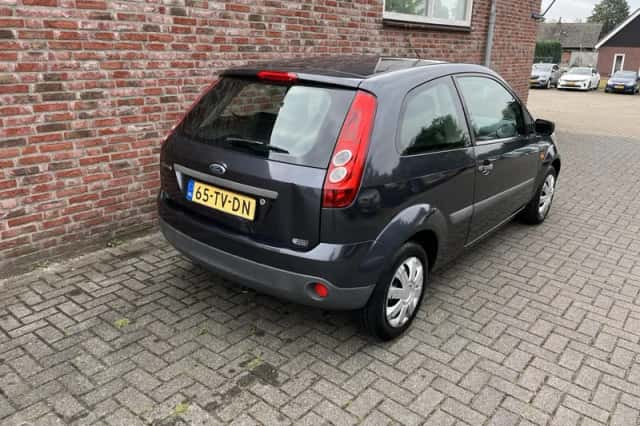 Ford Fiesta (2007) thumbnail 5