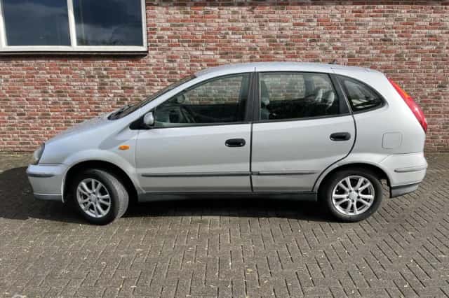 Nissan Almera Tino (2001) thumbnail 3