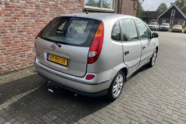 Nissan Almera Tino (2001) thumbnail 6