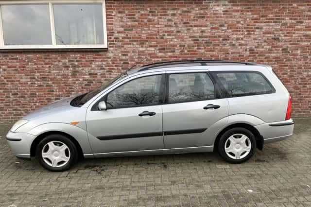 Ford Focus (2003) thumbnail 2
