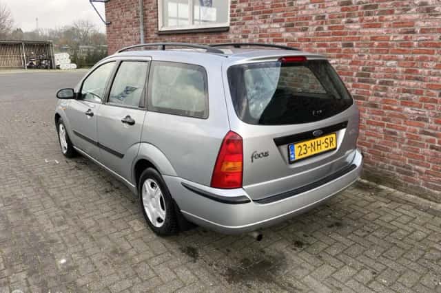 Ford Focus (2003) thumbnail 3