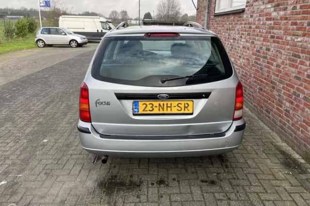 Ford Focus (2003) thumbnail 4