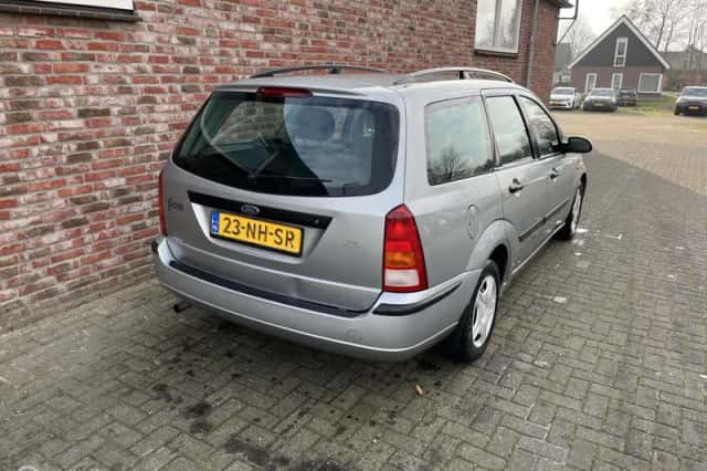 Ford Focus (2003) thumbnail 5
