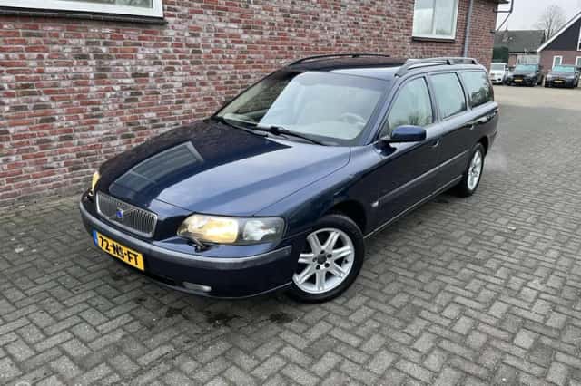 Volvo V70 (2004) thumbnail 1