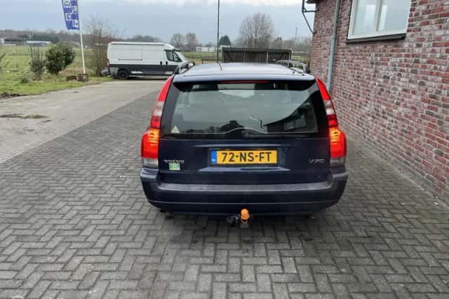 Volvo V70 (2004) thumbnail 4