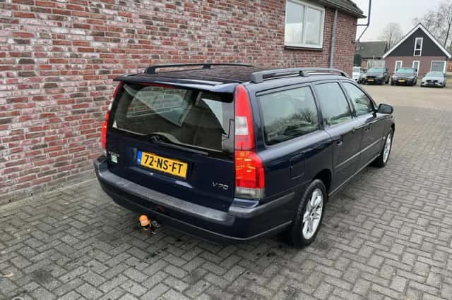 Volvo V70 (2004) thumbnail 5