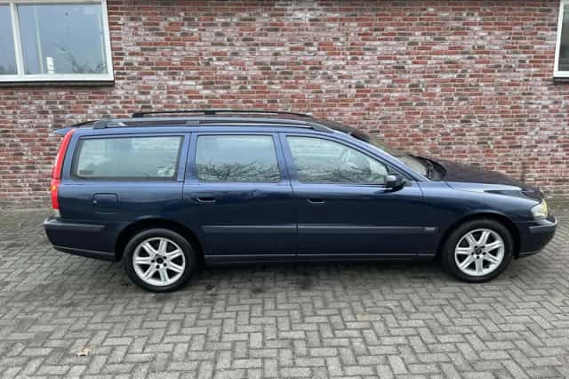 Volvo V70 (2004) thumbnail 6