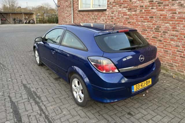 Opel Astra (2005) thumbnail 3