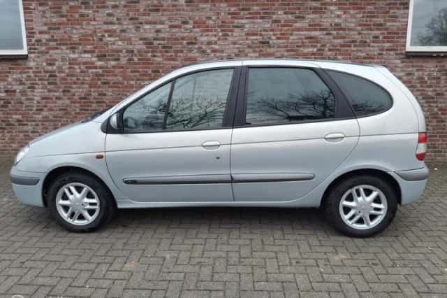 Renault Scénic (2002) thumbnail 2