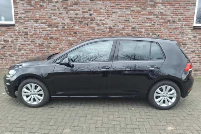 Volkswagen Golf (2019) thumbnail 2