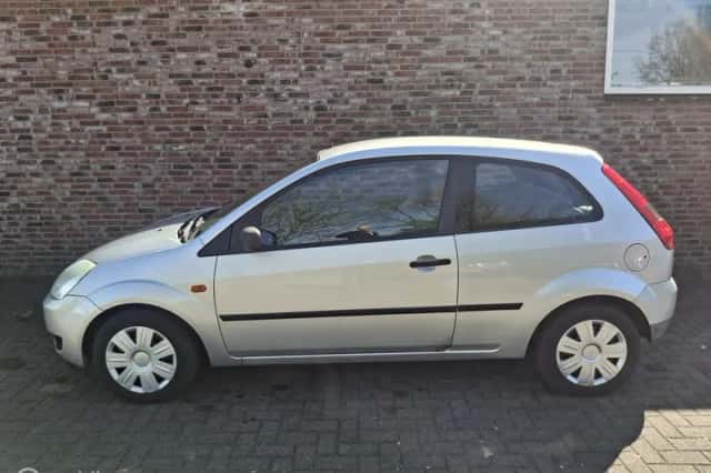 Ford Fiesta (2003) thumbnail 2