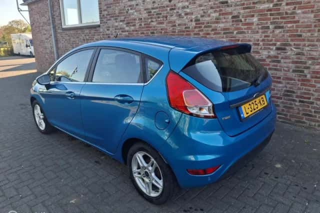 Ford Fiesta (2014) thumbnail 3