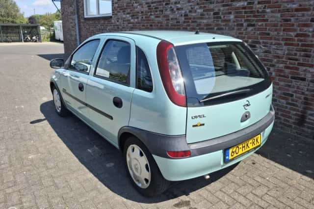 Opel Corsa (2001) thumbnail 3