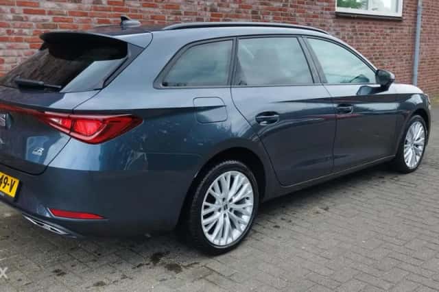 SEAT Leon Sportstourer (2021) thumbnail 2