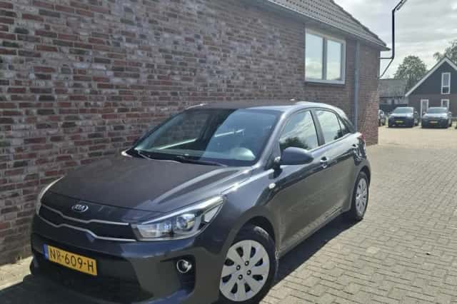 Kia Rio (2017) thumbnail 1