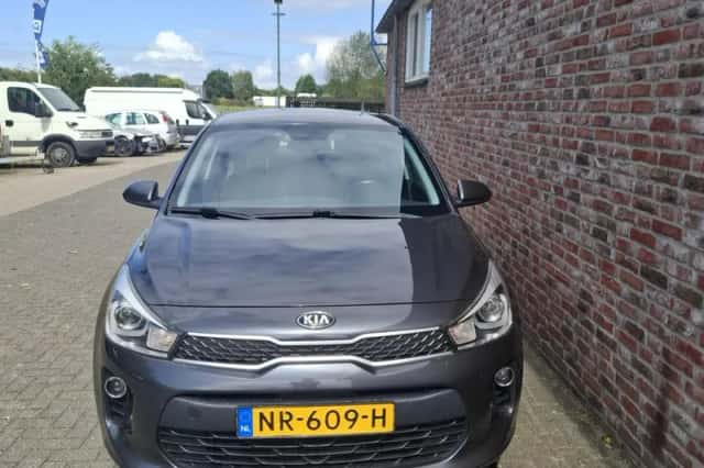 Kia Rio (2017) thumbnail 2