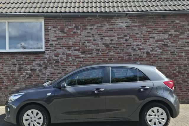 Kia Rio (2017) thumbnail 4