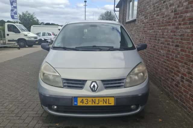 Renault Scénic (2003) thumbnail 2