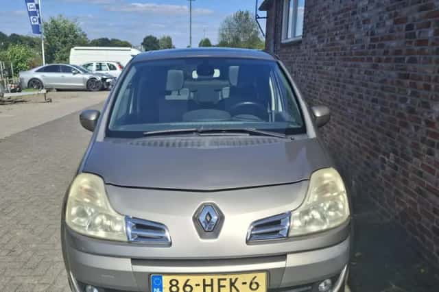 Renault Modus (2008) thumbnail 2