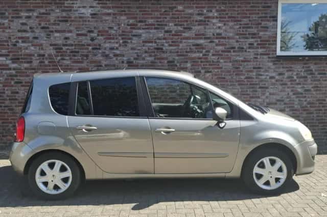 Renault Modus (2008) thumbnail 3