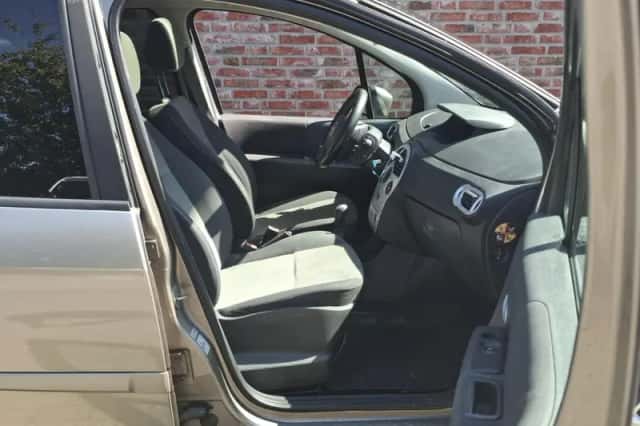 Renault Modus (2008) thumbnail 6