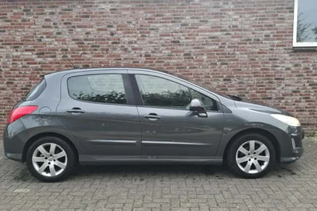 Peugeot 308 (2008) thumbnail 3