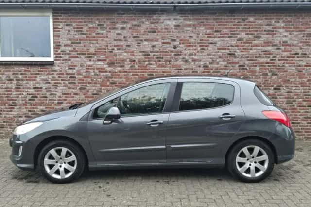 Peugeot 308 (2008) thumbnail 4
