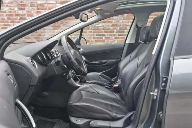 Peugeot 308 (2008) thumbnail 6