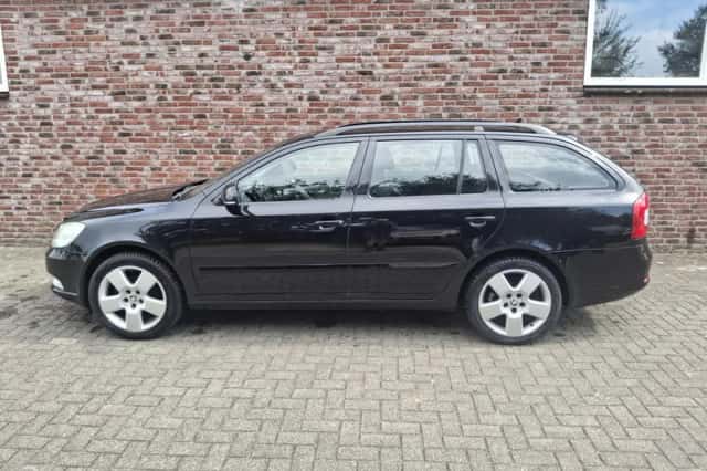 Škoda Octavia (2010) thumbnail 2