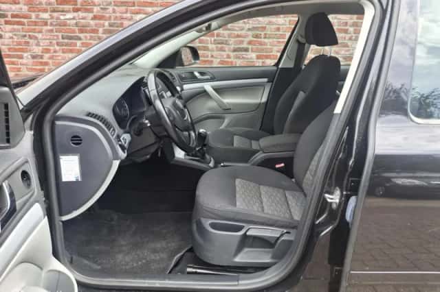 Škoda Octavia (2010) thumbnail 4
