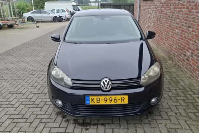 Volkswagen Golf (2010) thumbnail 2