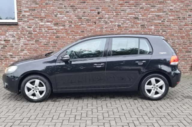 Volkswagen Golf (2010) thumbnail 4