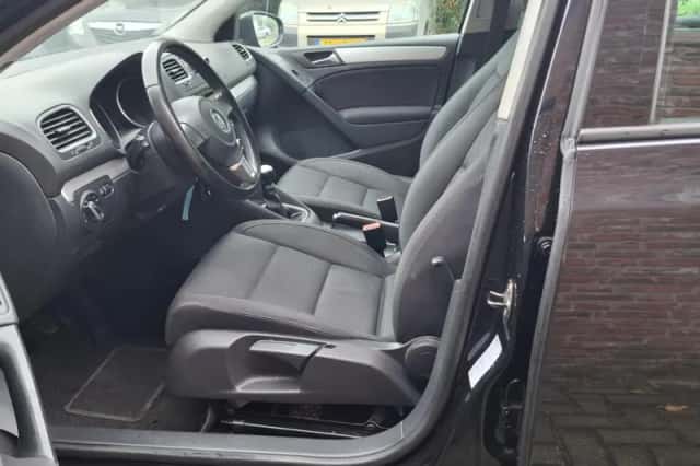 Volkswagen Golf (2010) thumbnail 6