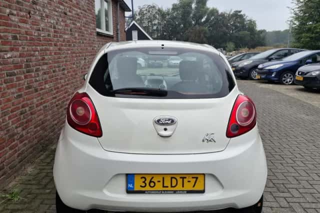 Ford Ka (2010) thumbnail 4