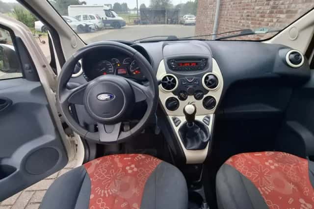 Ford Ka (2010) thumbnail 6