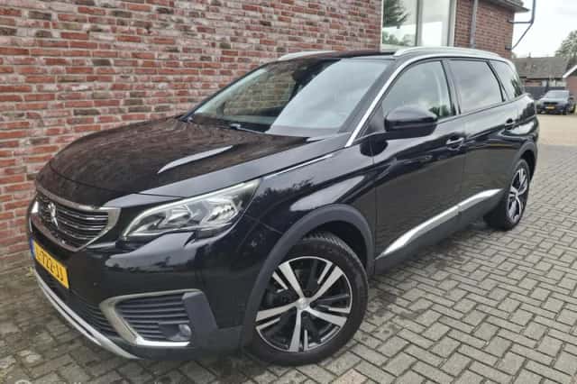 Peugeot 5008 (2018) thumbnail 1